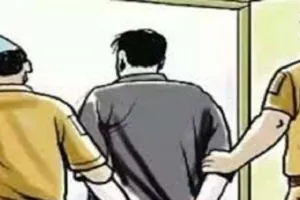  आजमगढ़ पुलिस को मिली सफलता: अंतर्राज्यीय शराब तस्करी गिरोह का भंडाफोड़, दो तस्कर गिरफ्तार