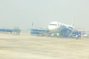 6 घंटे का इंतजार और सघन चेकिंग अभियान ... इंडिगो विमान में बम की अफवाह के चलते लखनऊ में इमरजेंसी लैंडिंग