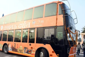 लखनऊ दर्शन :  पहले दिन पर्यटकों ने ऐतिहासिक धरोहरों को जाना, 12 प्रमुख पर्यटन स्थलों का कराया गया भ्रमण