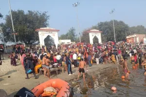 मकर संक्रांति पर्व :  कौशांबी में लाखों श्रद्धालुओं ने किया स्नान, गंगा-यमुना में लगाईं आस्था की डुबकी 