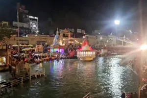 हरिद्वार :  बसंत पंचमी पर उमड़ा श्रद्धालुओं का सैलाब, कड़ाके की ठंड के बावजूद लाखों भक्तों ने गंगा में लगाई डुबकी