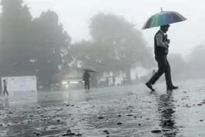 UP Weather: बारिश और ओलावृष्टि ने बढ़ाई यूपी के कई जिलों में ठिठुरन, सरसों-आलू की फसल पर आफत 
