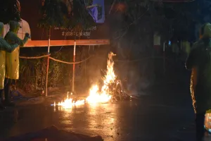 Bareilly: मॉक ड्रिल...हवाई हमले से बचाव को हम तैयार, कलेक्ट्रेट पर बमबारी