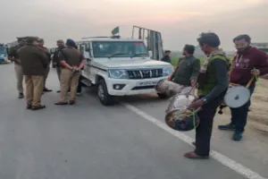 Bareilly : कुख्यात सटोरिया जगमोहन जिला बदर, ढोल-मंजीरा बजाकर किया जिले की सीमा से बाहर