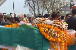 भदोही : शहीद अग्निवीर धीरज के पार्थिव शरीर के दर्शन को उमड़ा जनसैलाब, राजकीय सम्मान के साथ किया गया अंतिम संस्कार  