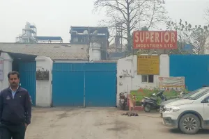Bareilly : सीबीगंज में शराब फैक्ट्री पर आयकर छापा, 30 घंटे से खंगाले जा रहे कागजात
