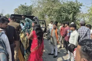 बदायूं : टैंकर की टक्कर से बाइक सवार दो भाइयों की मौत, एक घायल