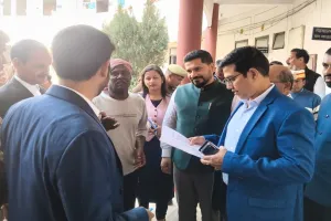 बाराबंकी : मण्डलायुक्त ने तहसील सिरौलीगौसपुर का किया निरीक्षण, कहा- हर व्यक्ति के शिकायतों का हो पारदर्शी निस्तारण