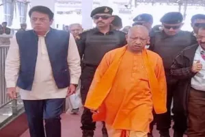 PM मोदी के दौरे से पहले मेरठ पहुंचे सीएम योगी : तैयारियों का लिया जायजा, अधिकारियों को दिए आवश्यक निर्देश 