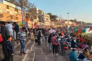 अमावस्या पर चित्रकूट में उमड़ा आस्था का सैलाब : मंदाकिनी नदी में 5 लाख से अधिक श्रद्धालुओं ने किया स्नान-परिक्रमा 