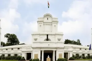 Delhi bomb threat: लाल किला-दिल्ली असेंबली व सचिवालय समेत दो स्कूलों को बम से उड़ाने की धमकी, जांच में निकलीं फर्जी