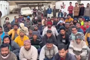 Basti News: सऊदी अरब में फंसे बस्ती के 13 मजदूर, परिजनों ने सरकार से लगाई मदद की गुहार 