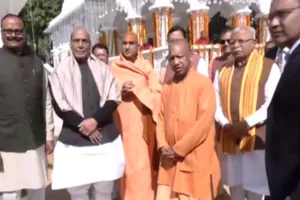 स्वामी सत्यमित्रानंद गिरी जी महाराज की श्री विग्रह मूर्ति स्थापना समारोह में शामिल हुए सीएम योगी, कहा- संत समाज है भारत की आत्मा