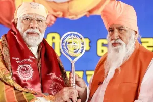 PM मोदी ने गुरु रविदास को दी श्रद्धांजलि : नतमस्तक होकर लिया आशीर्वाद, डेरा सचखंड बल्लां के कार्यों की सराहना