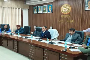 Moradabad: समीक्षा बैठक में जिलाधिकारी ने दिए निर्देश,  गुणवत्ता के साथ तय समय में पूरा करें निर्माण 