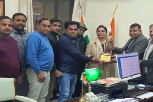 Moradabad: डीआरएम से मिला अखिल भारतीय कायस्थ महासभा का प्रतिनिधिमंडल