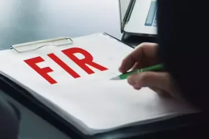 पीलीभीत: : एक करोड़ के गबन मामले में चतुर्थ श्रेणी कर्मचारी और उसकी पत्नी पर FIR 