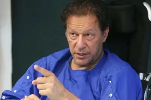  इमरान खान की मदद को आगे आए सुनील गावस्कर, कपिल देव समेत 14 पूर्व क्रिकेटर, पाकिस्तानी सरकार से की बेहतर बर्ताव की अपील 