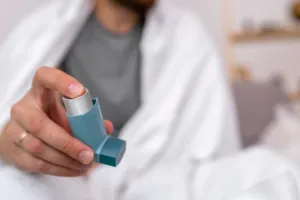 रोज़ा रखने में कोई दिक्कत नहीं! इनहेलर से निकलने वाली दवा अगर खाने-पीने की नली में न जाए तो रोजा सही