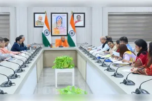 यूपी में राजस्व का नया रिकॉर्ड: CM ने की समीक्षा... फरवरी 2026 तक 1.96 लाख करोड़ से ज्यादा संग्रह, होली पर अवैध शराब की बिक्री को लेकर दी सख्त चेतावनी