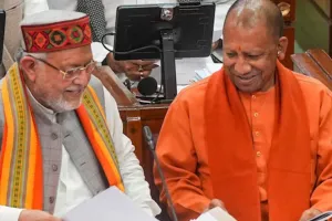 UP Budget 2026: कमजोर आय और धीमे खर्च से कई विभागों की योजनाएं अटकीं... फिर बड़ा बजट पेश करने पर बजट सत्र में सरकार को घेरने की तैयारी