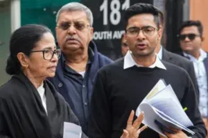 SIR मुद्दे पर CM ममता बनर्जी खुद हुईं पेश, रखीं अपनी दलीलें, सुप्रीम कोर्ट ने EC को जारी किया नोटिस