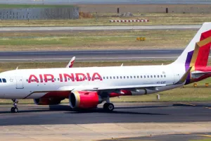 फ्लाइट में भोजन और सीट को लेकर यात्री और क्रू मेंबर के बीच विवाद, एयरपोर्ट अथॉरिटी पर लैंडिंग के बाद 5 घंटे तक बेवजह परेशान करने का आरोप