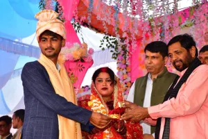 पिता दुनिया में नहीं, SDM और ब्लॉक प्रमुख ने किया कन्यादान... सामूहिक विवाह समारोह में विधायक के प्रतिनिधि ने भी पेश की अनुकरणीय मिसाल