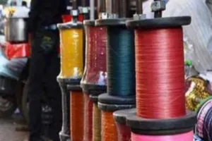 यूपी में 'मौत की डोर' पर सख्ती: चाइनीज मांझे के खिलाफ पुलिस का बड़ा अभियान, 117 गोदाम-11,899 दुकानों पर छापे, 13 गिरफ्तार