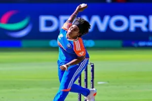 IND VS AUS: अरुंधति का धमाकेदार प्रदर्शन, चटकाए चार विकेट... भारत ने पहले महिला टी20 अंतरराष्ट्रीय में ऑस्ट्रेलिया को 133 रन पर समेटा 