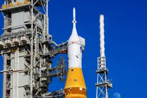 नासा का चंद्र मिशन फिर टला: आर्टेमिस II रॉकेट में हीलियम सिस्टम खराब, अप्रैल तक उड़ान स्थगित...फिर लौटेगा हैंगर में