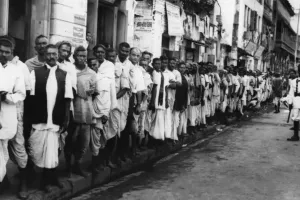 10 फरवरी : भारत में लोकतंत्र की स्थापना का शंखनाद