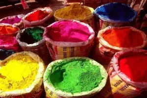 ये Holi कुछ खास है... अयोध्या और काशी में खेली जाएगी मक्का के गुलाल से होली