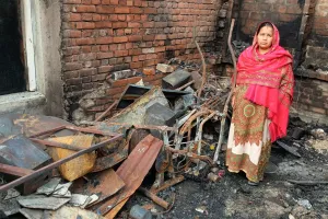 Bareilly: मकान में लगी आग, सिलेंडर फटा-लाखों का नुकसान