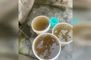 पेयजल लाइन में आया गंदा पानी: सरकारी क्वार्टरों में दोहराई जा रही इंदौर जैसी भूल