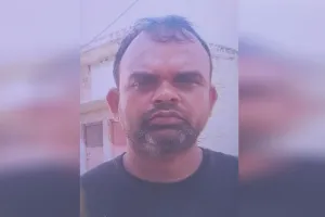 UP: सड़क किनारे लघुशंका कर रहे किसान की वाहन ने रौंदा...हादसे में दर्दनाक मौत