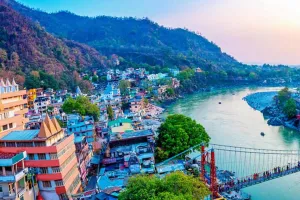  उत्तराखंड :  मन की शांति के लिए विदेशियों को लुभाता ऋषिकेश; घरेलू पर्यटकों में साहसिक खेल लोकप्रिय 