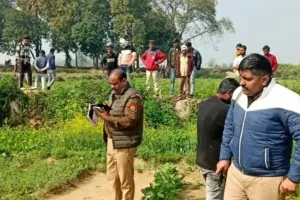  कन्नौज : खेत में मिला युवती का झुलसा हुआ शव... हत्या का शक, पुलिस ने जांच की शुरू  