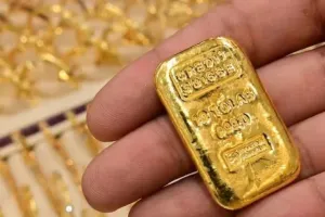   Gold Silver Price Crash सोना की चमक पड़ी फीकी, अंतरराष्ट्रीय बाजारों में मंदी के चलते आई बड़ी गिरावट