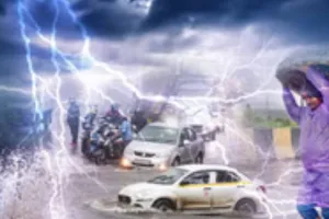 UP में आंधी-बारिश से बदला मौसम:  21 जिलों में घने कोहरे का ऑरेंज अलर्ट, हमीरपुर में 9 मिमी बारिश, कई जिलों में गिरे ओले 