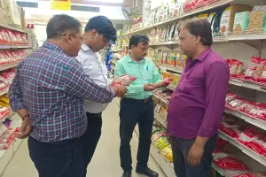 बाराबंकी : खाद्य विभाग ने छापामारी कर भरे चार नमूने