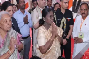 राष्ट्रपति द्रौपदी मुर्मू का मथुरा दौरा : गोवर्धन के दानघाटी मंदिर में की पूजा-अर्चना, जानिए क्‍या है इसकी मान्‍यता ?