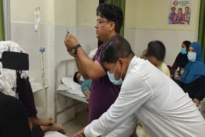 बाराबंकी : निकाह समारोह में खाना बना आफत, 30 लोग फूड प्वाइजनिंग का शिकार