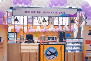 केंद्रीय मंत्री राम मोहन नायडू ने लखनऊ एयरपोर्ट पर किया यात्री कैफे का ई उद्घाटन, मात्र 10 रुपये में मिलेगा अल्प आहार