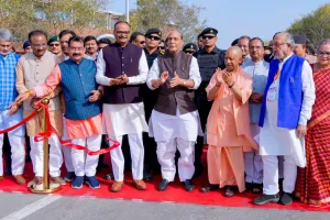   लखनऊ में ग्रीन कॉरिडोर का लोकार्पण : रक्षा मंत्री राजनाथ सिंह और CM योगी ने जनता को किया समर्पित