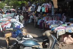 कानपुर में अतिक्रमण अभियान चलता है, लेकिन असर नजर नहीं आता, सड़कों पर अवैध कब्जा बरकरार