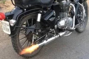 Uttrakhand: बिना नंबर की बुलेट पर हूटर, देर रात शोहदों ने मचाया आतंक