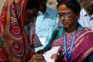 Moradabad: अब बीएलओ के पाले में एसआईआर प्रक्रिया, फार्मों की मैपिंग में पारदर्शिता के निर्देश
