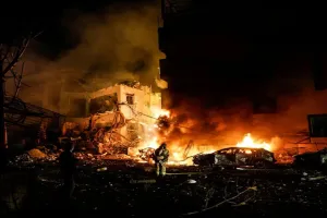 ईरान पर हवाई हमलों ने मचाई भारी तबाही : तेहरान ने इजराइल और खाड़ी देशों को बनाया निशाना