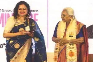 बाराबंकी : प्रो चांसलर ई. पूजा अग्रवाल को राज्यपाल ने किया सम्मानित